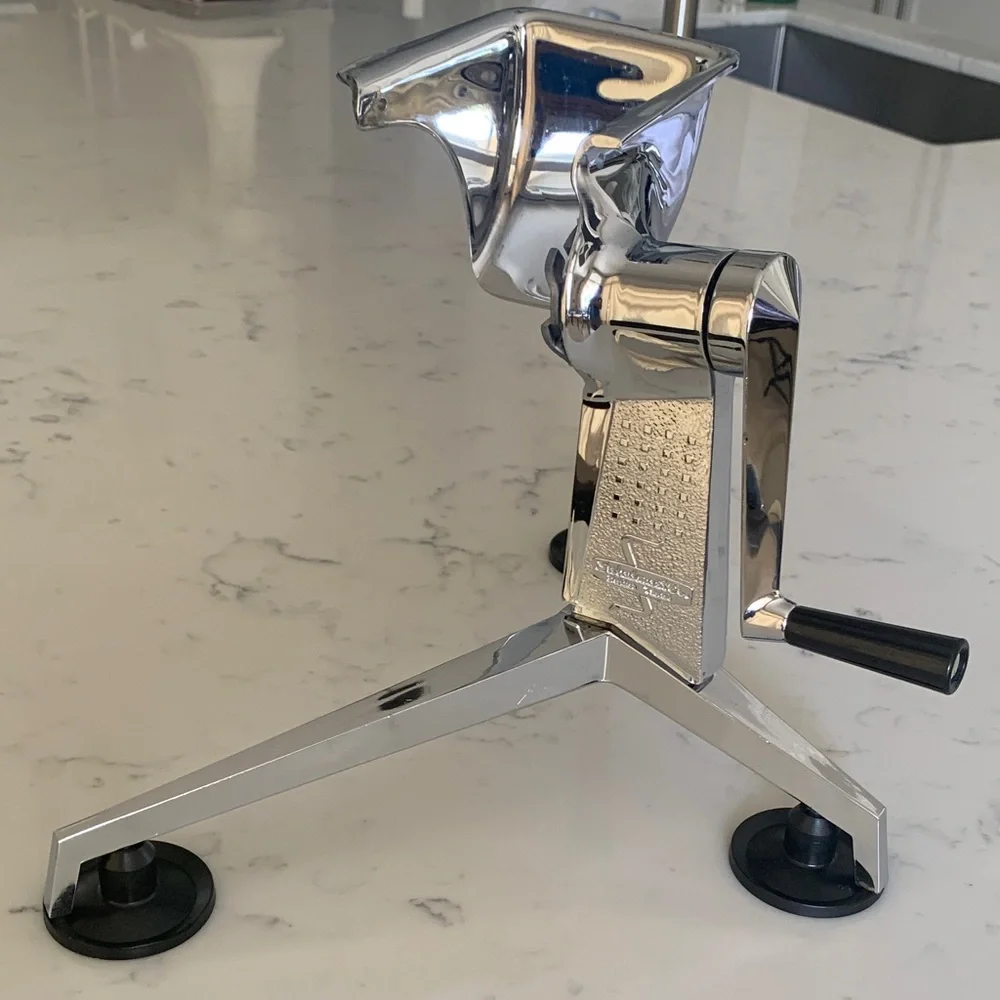 Vintage Saladmaster Hand Crank Food Processor 5 Cone Attachments USA - Picture 2 of 9